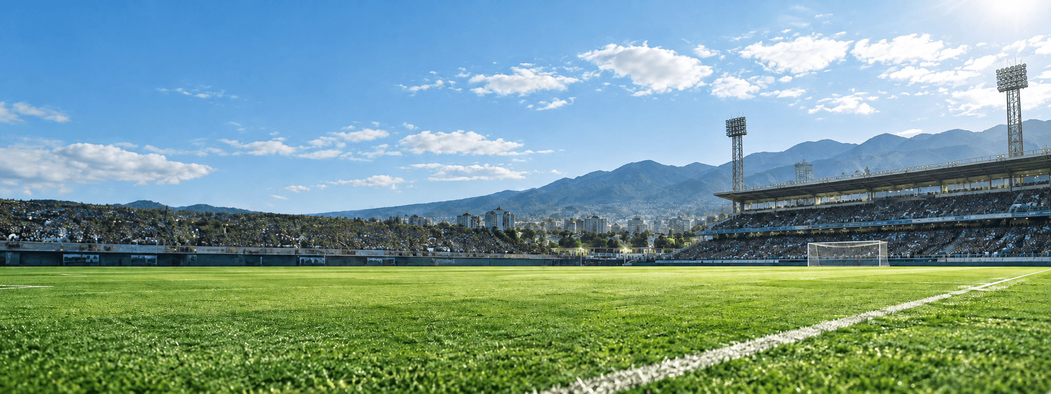 Cancha de fútbol con montañas en un día despejado